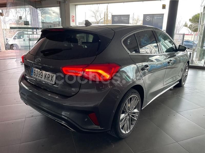 Usado Ford Focus Vignale 125 CV (91 kW) 2018 Gris / plata Berlina