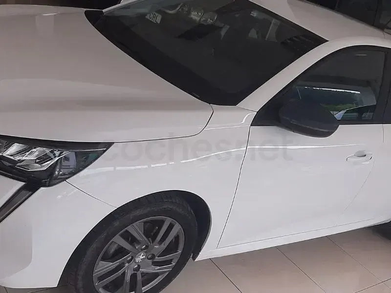Usado Peugeot 208 Active 100 CV (73 kW) 2022 Blanco Utilitario