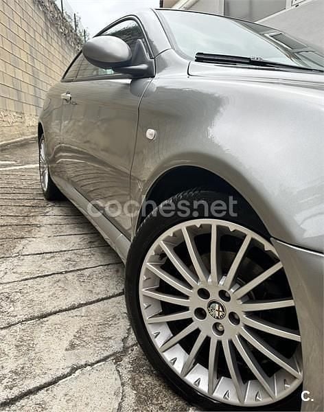 Usado Alfa Romeo GT Distinctive 165 CV (121 kW) 2005 Gris / plata Coupe