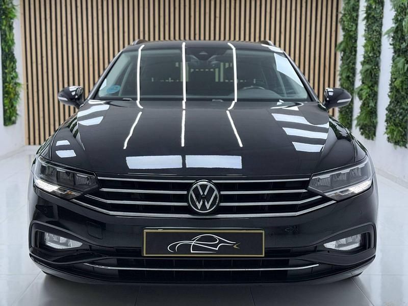 Usado VW Passat Executive 150 CV (110 kW) 2022 Negro Familiar