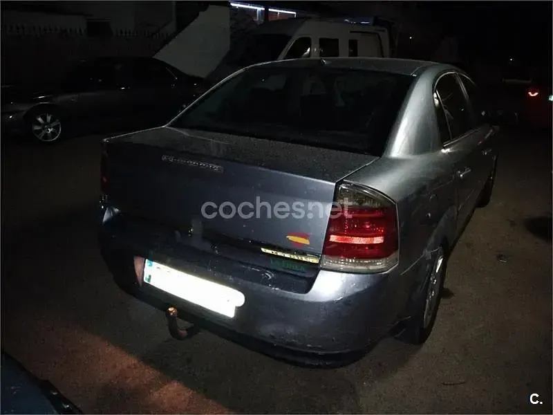 Usado Opel Vectra Elegance 125 CV (91 kW) 2004 Gris / plata Berlina