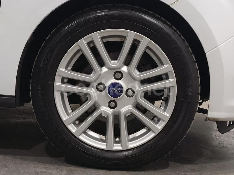 Usado Ford Tourneo Courier Titanium 102 CV (75 kW) 2016 Blanco Monovolumen