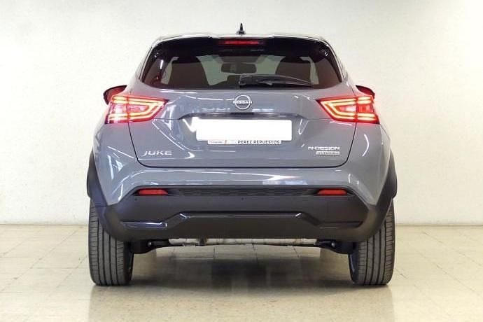 Usado Nissan Juke N-Connecta 144 CV (105 kW) 2023 Gris katana + techo negro SUV