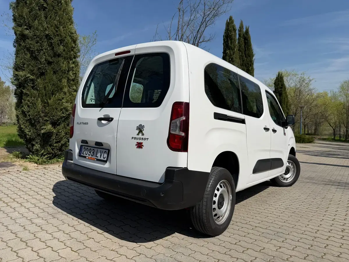 Usado Peugeot Partner 130 CV (95 kW) 2021 Blanco Monovolumen