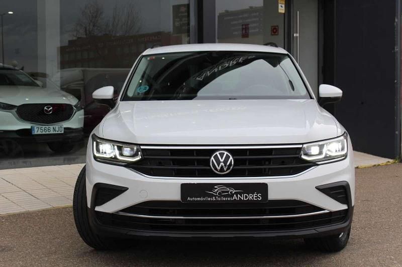 Usado VW Tiguan Life 150 CV (110 kW) 2021 Blanco SUV