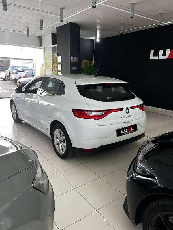 Usado Renault Mégane GrandTour Business 110 CV (80 kW) 2014 Blanco Familiar