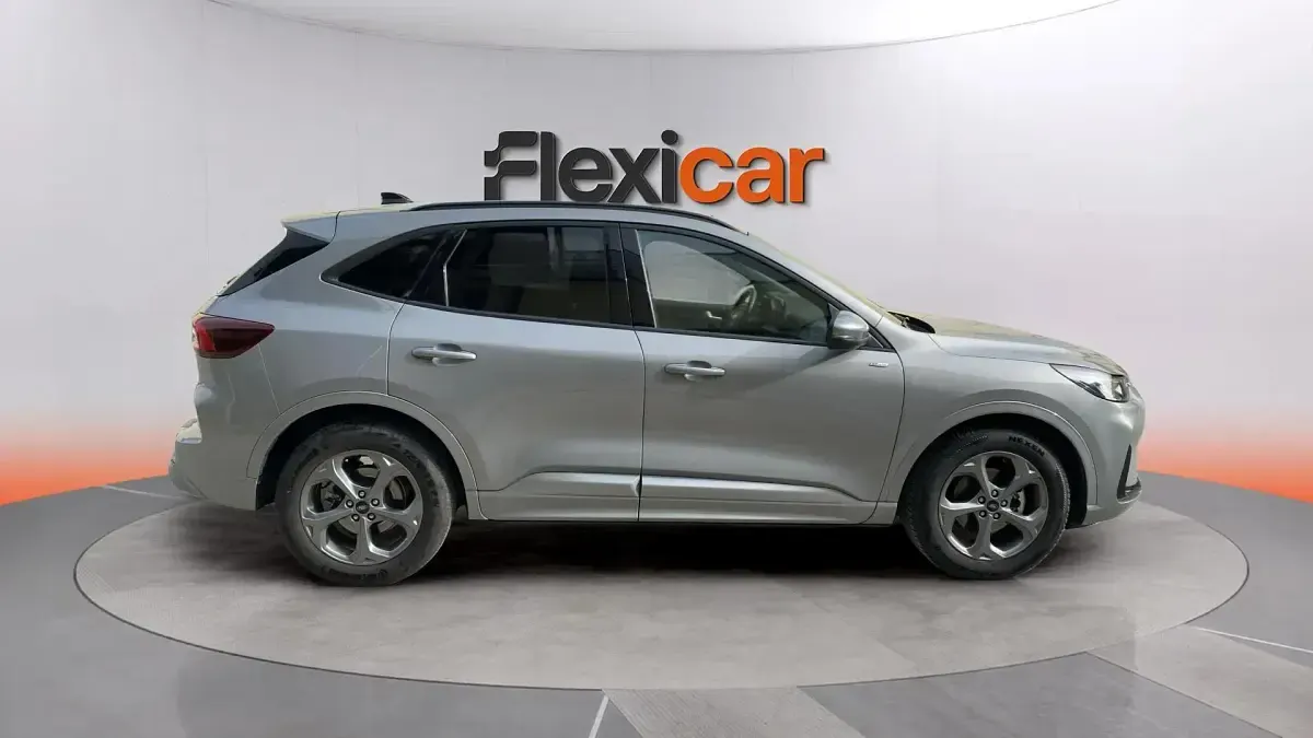 Usado Ford Kuga ST-Line 150 CV (110 kW) 2025 Gris SUV