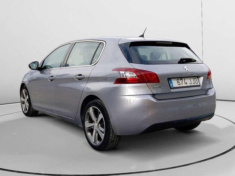 Usado Peugeot 308 Allure 121 CV (88 kW) 2015 Gris Utilitario