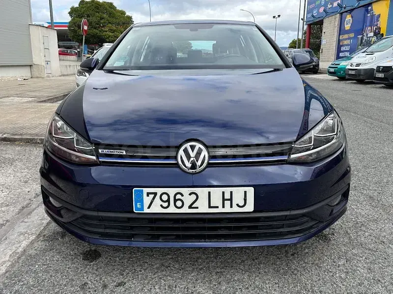 Usado VW Golf VIII Edition 130 CV (95 kW) 2020 Azul Berlina