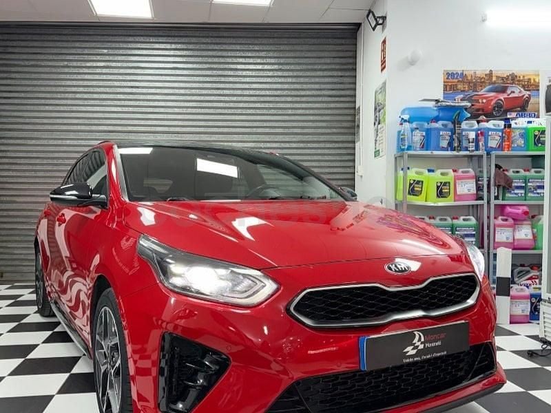 Usado Kia ProCeed GT-Line 120 CV (88 kW) 2020 Rojo Familiar