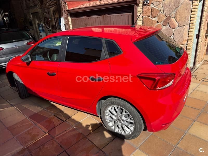 Usado Seat Ibiza Reference 95 CV (69 kW) 2019 Rojo Utilitario