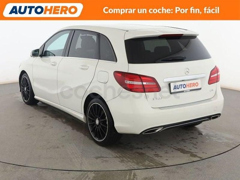 Usado Mercedes B200 Urban 136 CV (100 kW) 2015 Blanco Monovolumen