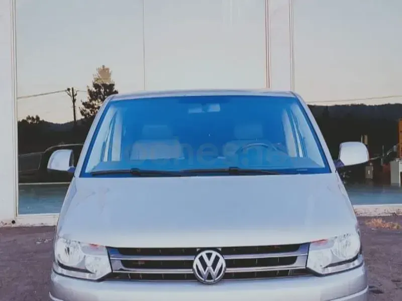 Usado VW Caravelle Comfortline 180 CV (132 kW) 2012 Gris / plata Van