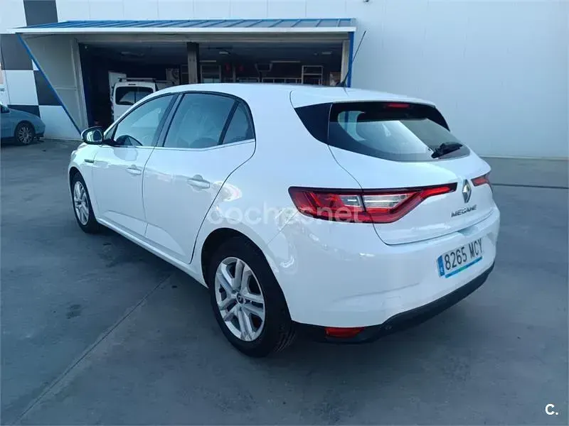 Usado Renault Mégane Business 95 CV (69 kW) 2018 Blanco Berlina