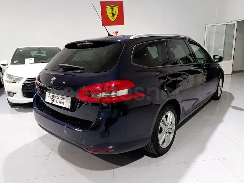 Usado Peugeot 308 SW Style 120 CV (88 kW) 2017 Azul Familiar