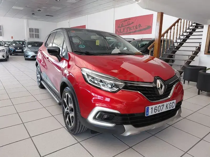 Usado Renault Captur XMOD 110 CV (80 kW) 2017 Rojo SUV