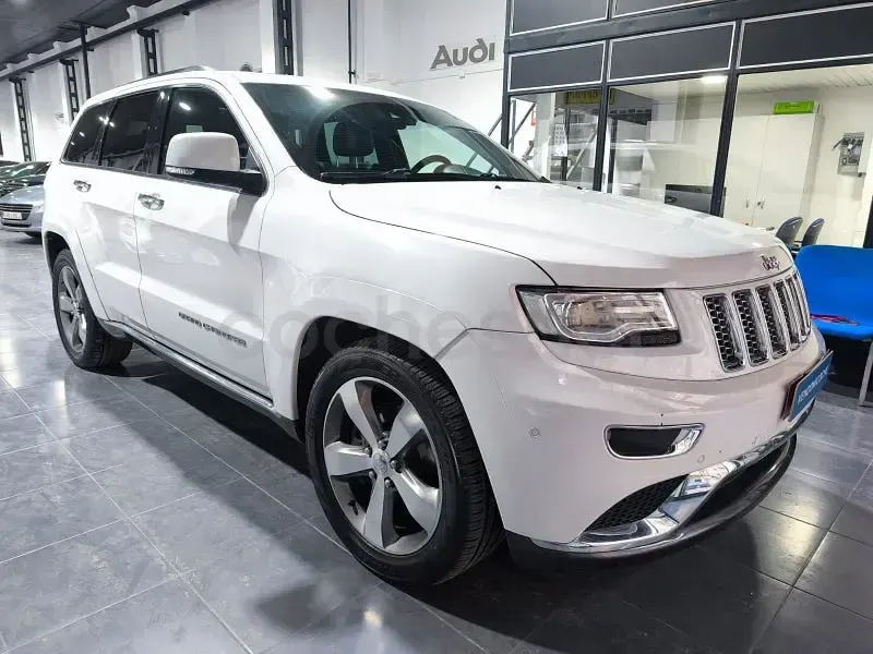 Usado Jeep Grand Cherokee Summit 250 CV (183 kW) 2017 Blanco SUV