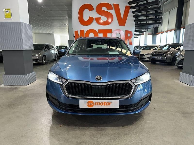 Usado Skoda Octavia 111 CV (81 kW) 2021 Azul Familiar