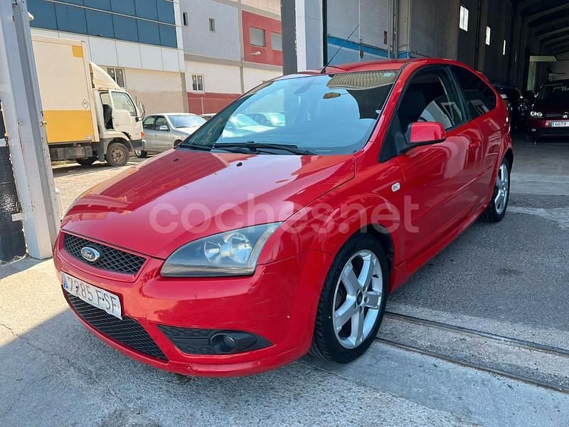 Rojo Usado 2007 Ford Focus Sport Berlina | 2200 € (Precio justo) - Imagen 1/4