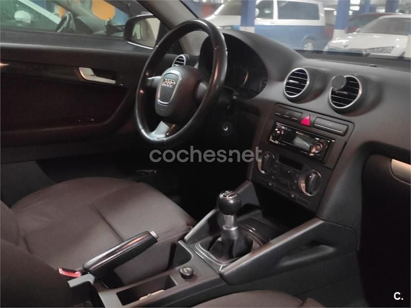 Usado Audi A3 Ambiente 140 CV (102 kW) 2005 Negro Utilitario
