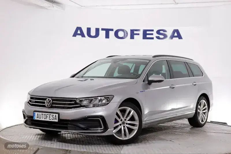 Plateado Usado 2021 VW Passat GTE Familiar | 23.850 € (Un poco caro) - Imagen 1/4