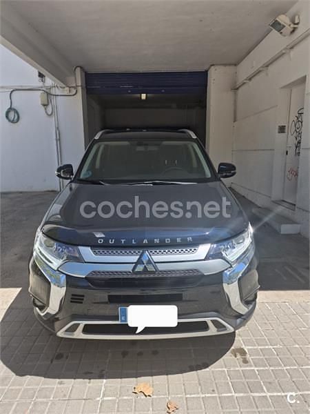 Negro Usado 2020 Mitsubishi Outlander Motion SUV | 21.500 € (Precio justo) - Imagen 1/4