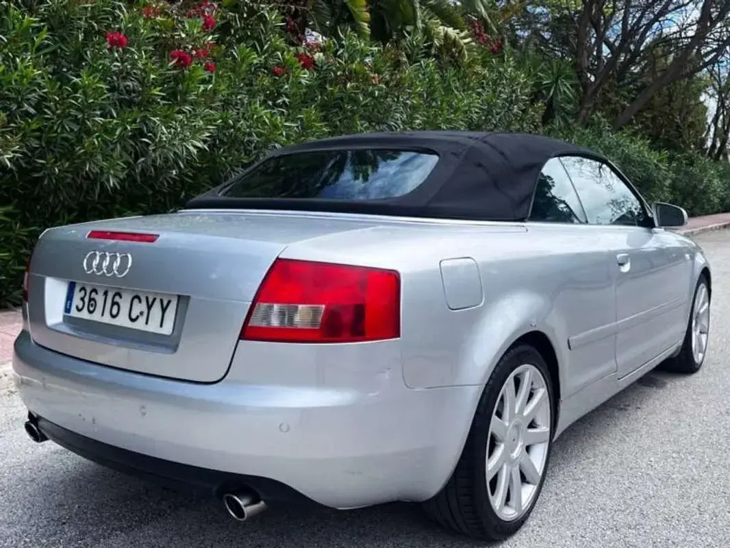Usado Audi A4 Cabriolet 220 CV (161 kW) 2002 Plateado Descapotable
