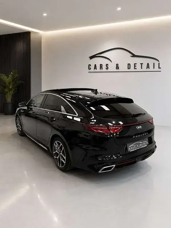 Usado Kia ProCeed GT-Line 140 CV (102 kW) 2020 Negro Familiar