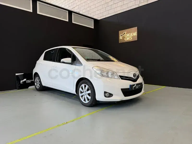 Usado Toyota Yaris Active 69 CV (50 kW) 2013 Blanco Utilitario