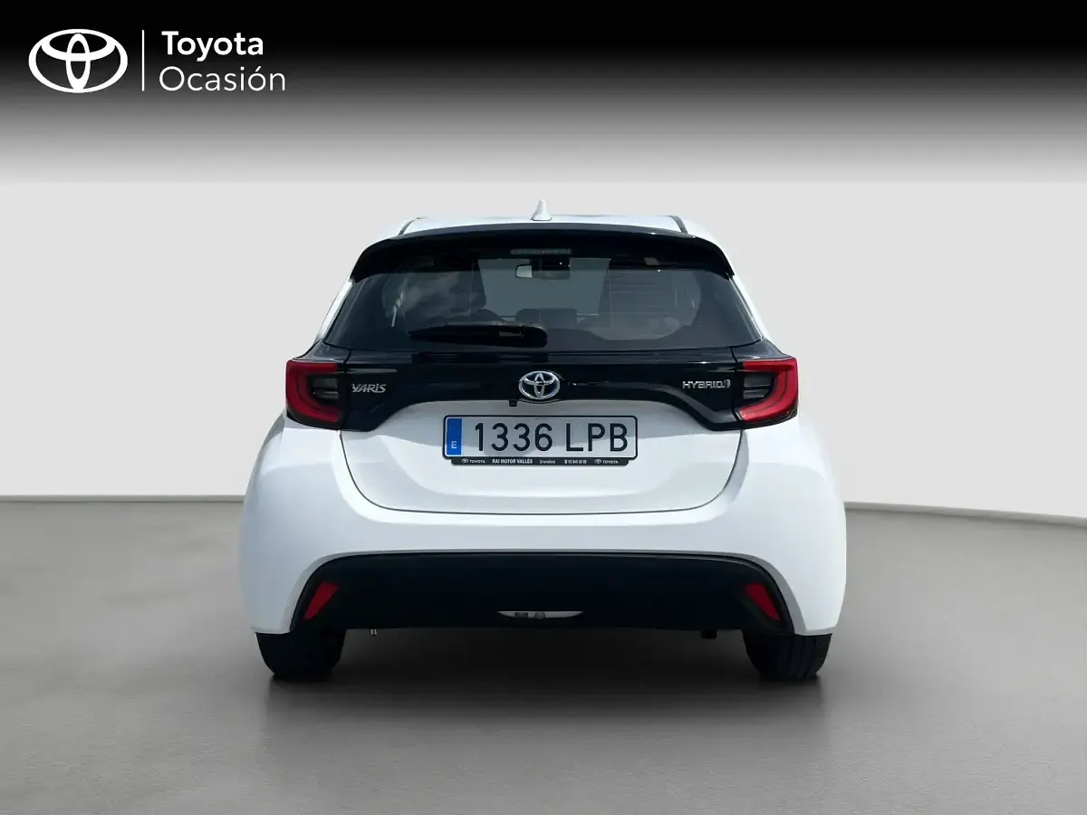 Usado Toyota Yaris Active 116 CV (85 kW) 2021 Blanco Utilitario