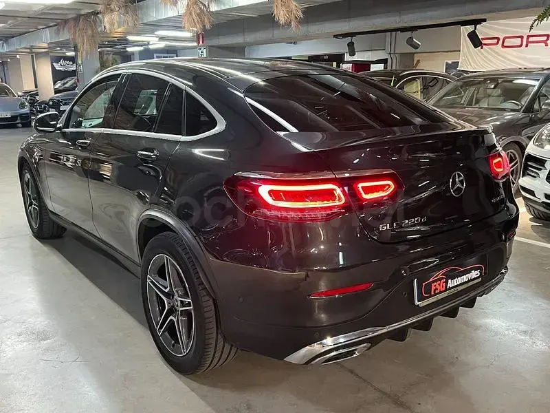 Usado Mercedes GLC220 194 CV (142 kW) 2020 Negro SUV