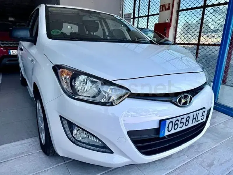 Usado Hyundai i20 85 CV (62 kW) 2013 Blanco Utilitario