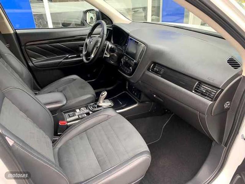 Usado Mitsubishi Outlander P-HEV 203 CV (149 kW) 2018 Blanco SUV