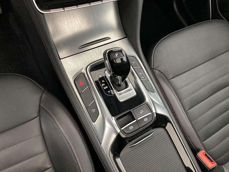 Begagnad MG HS Luxury 162 HK (119 kW) 2023 Röd SUV