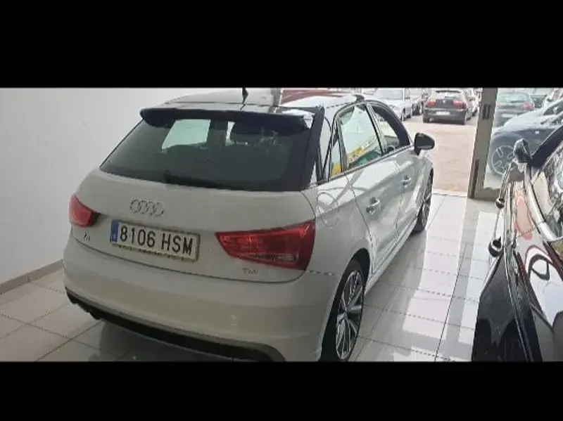 Usado Audi A1 Sportback Ambition 105 CV (77 kW) 2013 Blanco Utilitario