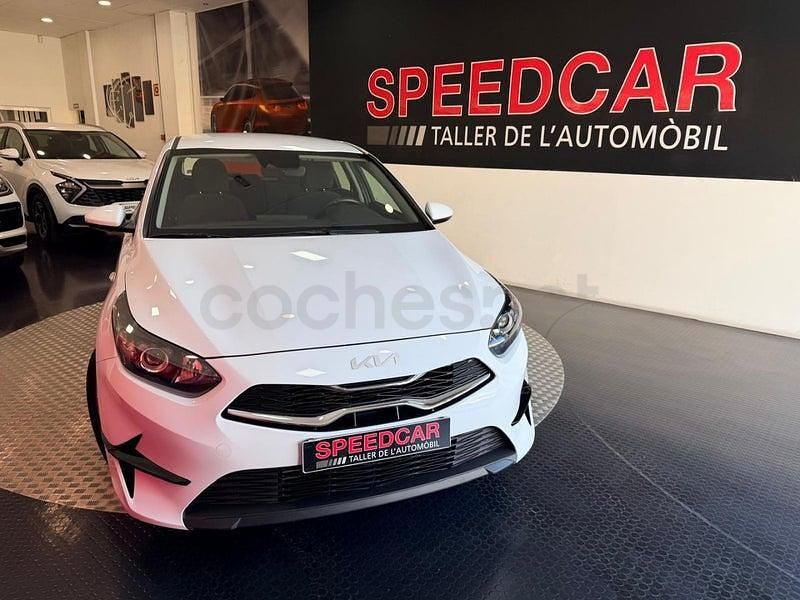 Usado Kia Ceed 100 CV (73 kW) 2024 Blanco Utilitario