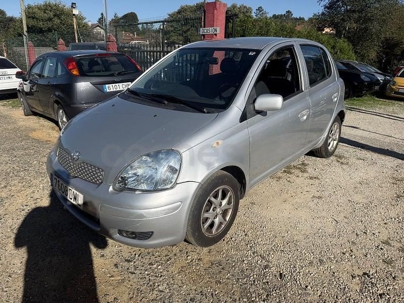 Usado Toyota Yaris Sol 75 CV (55 kW) 2005 Gris / plata Berlina