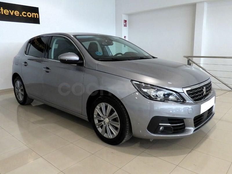 Usado Peugeot 308 Allure 130 CV (95 kW) 2021 Gris / plata Berlina
