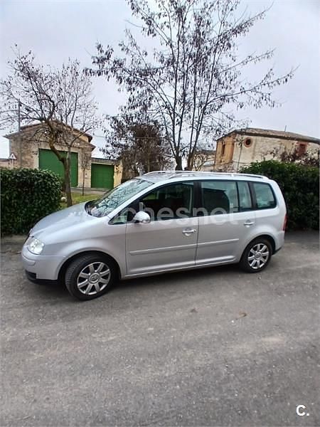Gris / plata Usado 2006 VW Touran Advance Monovolumen | 6000 € (Un poco caro) - Imagen 1/4