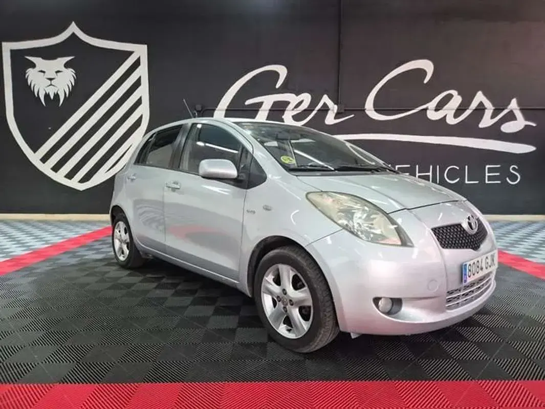 Occasion Toyota Yaris Sol 90 PK (66 kW) 2008 Zilver Hatchback