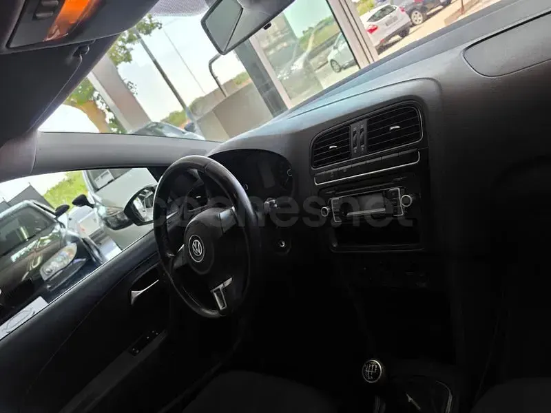 Usado VW Polo Advance 70 CV (51 kW) 2011 Gris / plata Utilitario