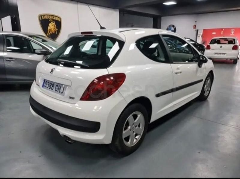 Usado Peugeot 207 Premium 90 CV (66 kW) 2008 Blanco Berlina