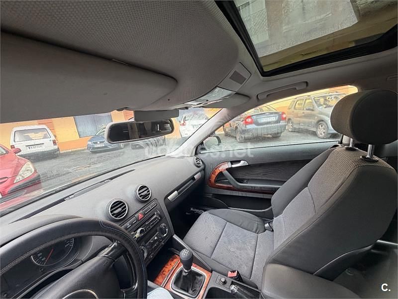 Negro Usado 2003 Audi A3 Ambition Berlina | 2999 € (Buen precio) - Imagen 1/4