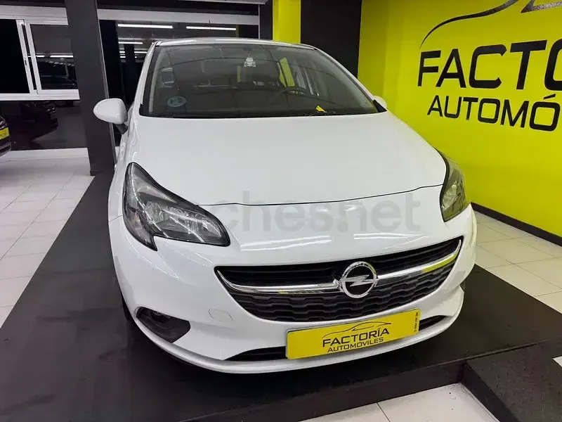 Usado Opel Corsa Expression 75 CV (55 kW) 2017 Blanco Utilitario