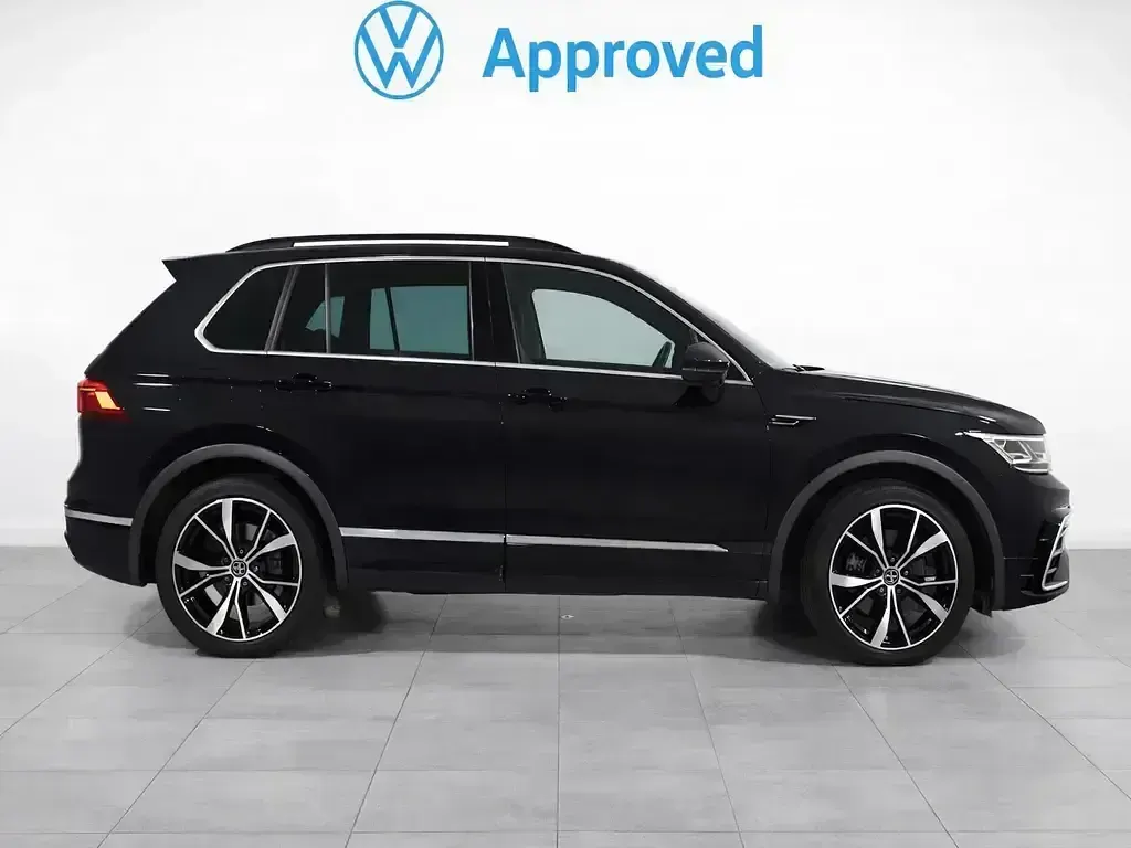 Käytetty VW Tiguan R-line 150 HP (110 kW) 2022 Musta Katumaasturi