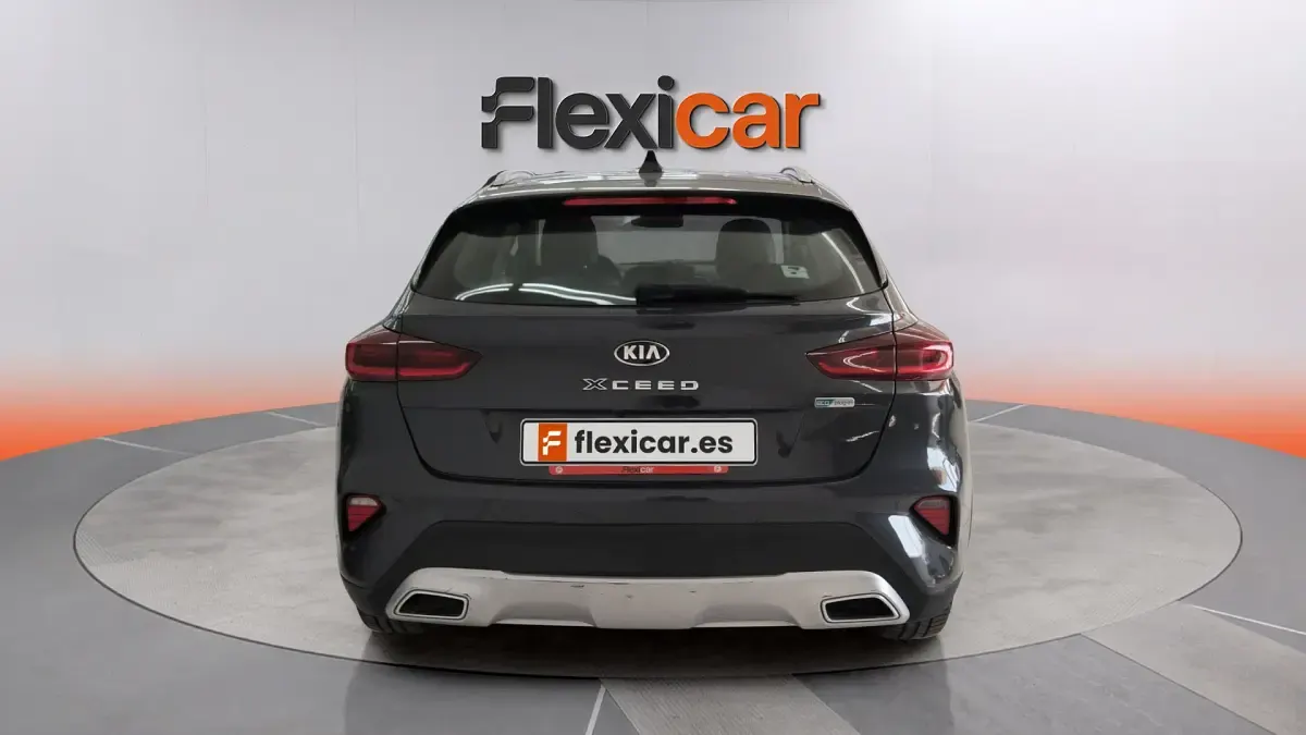 Usado Kia Ceed 160 CV (117 kW) 2021 Gris Utilitario