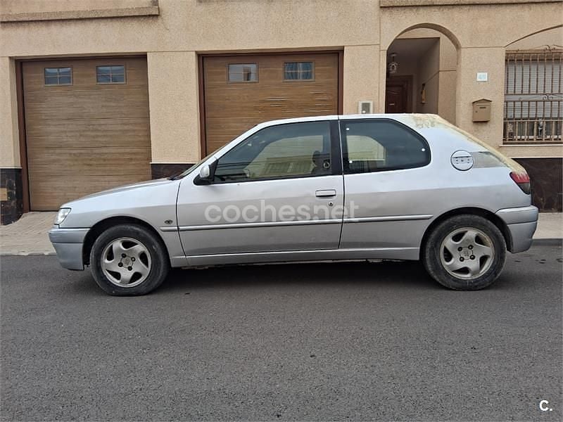 Usado Peugeot 306 71 CV (52 kW) 1999 Gris / plata Berlina