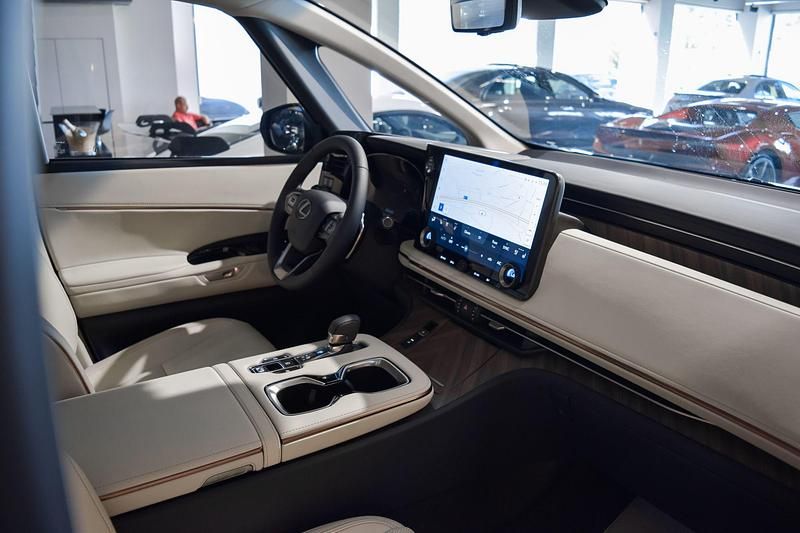 Nuevo Lexus LM350h Luxury Line 250 CV (183 kW) 2025 Negro Monovolumen