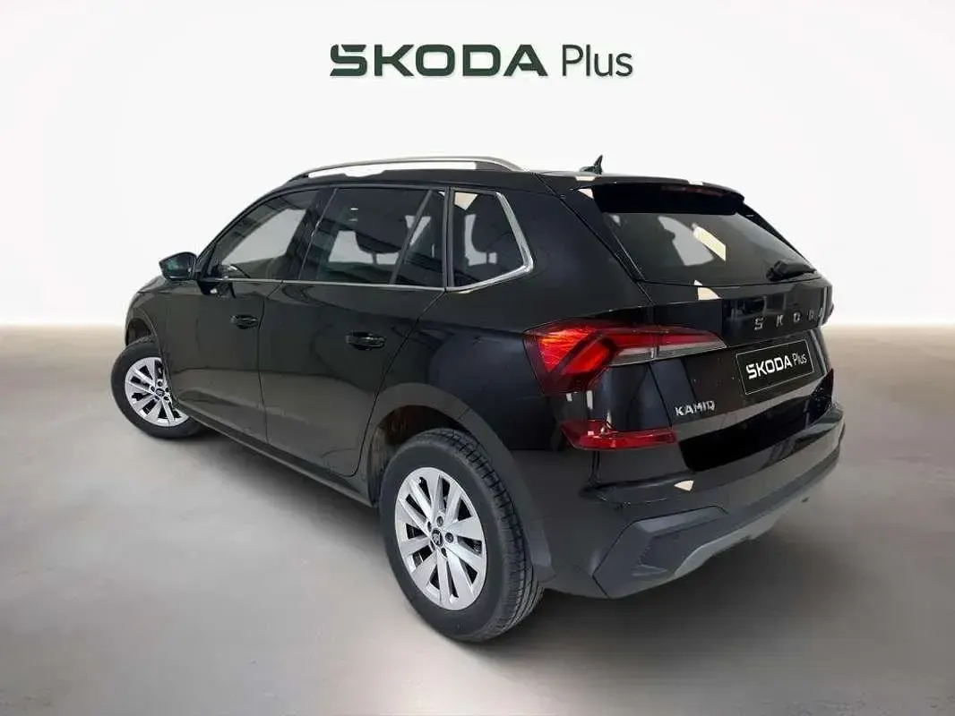 Usado Skoda Kamiq Selection 116 CV (85 kW) 2025 Negro SUV
