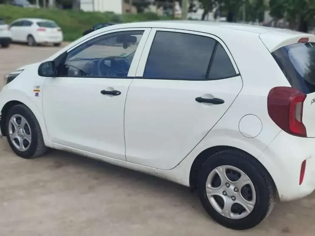 Usado Kia Picanto 61 CV (44 kW) 2018 Blanco Utilitario